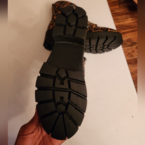 Animal print boots - Picture 5 of 8